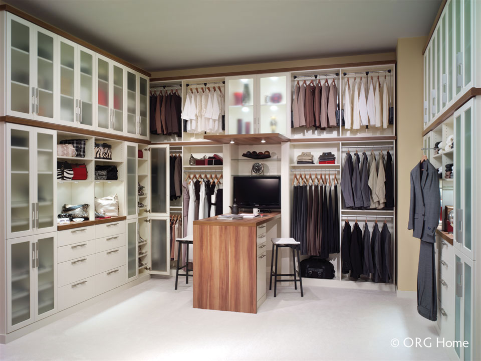 10 perfect elements of a walk-in closet