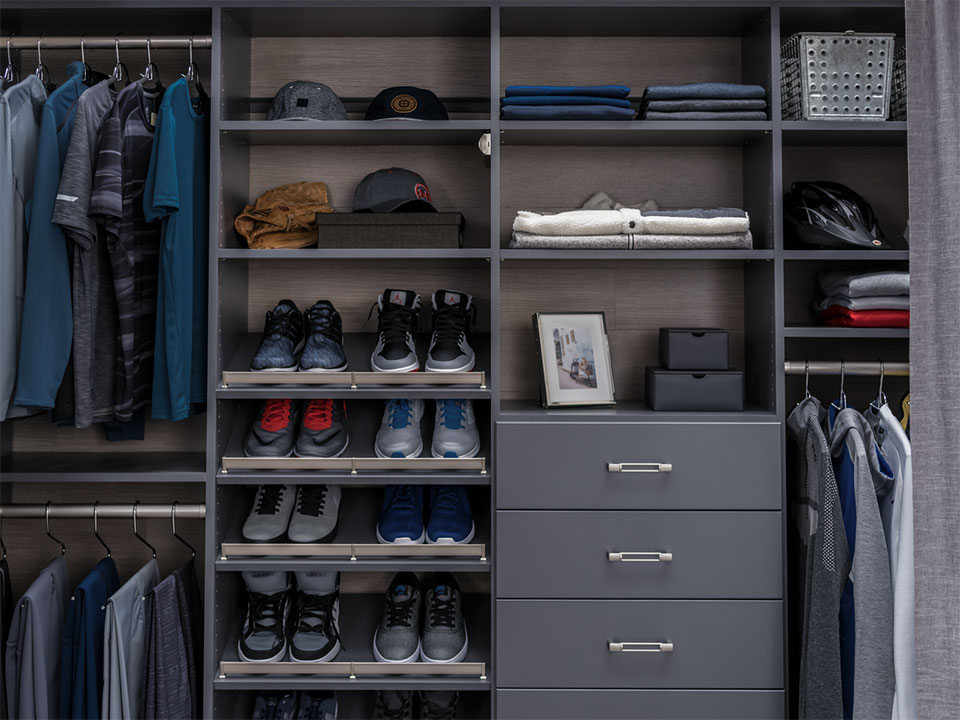reach-in closets versus walk-in closets